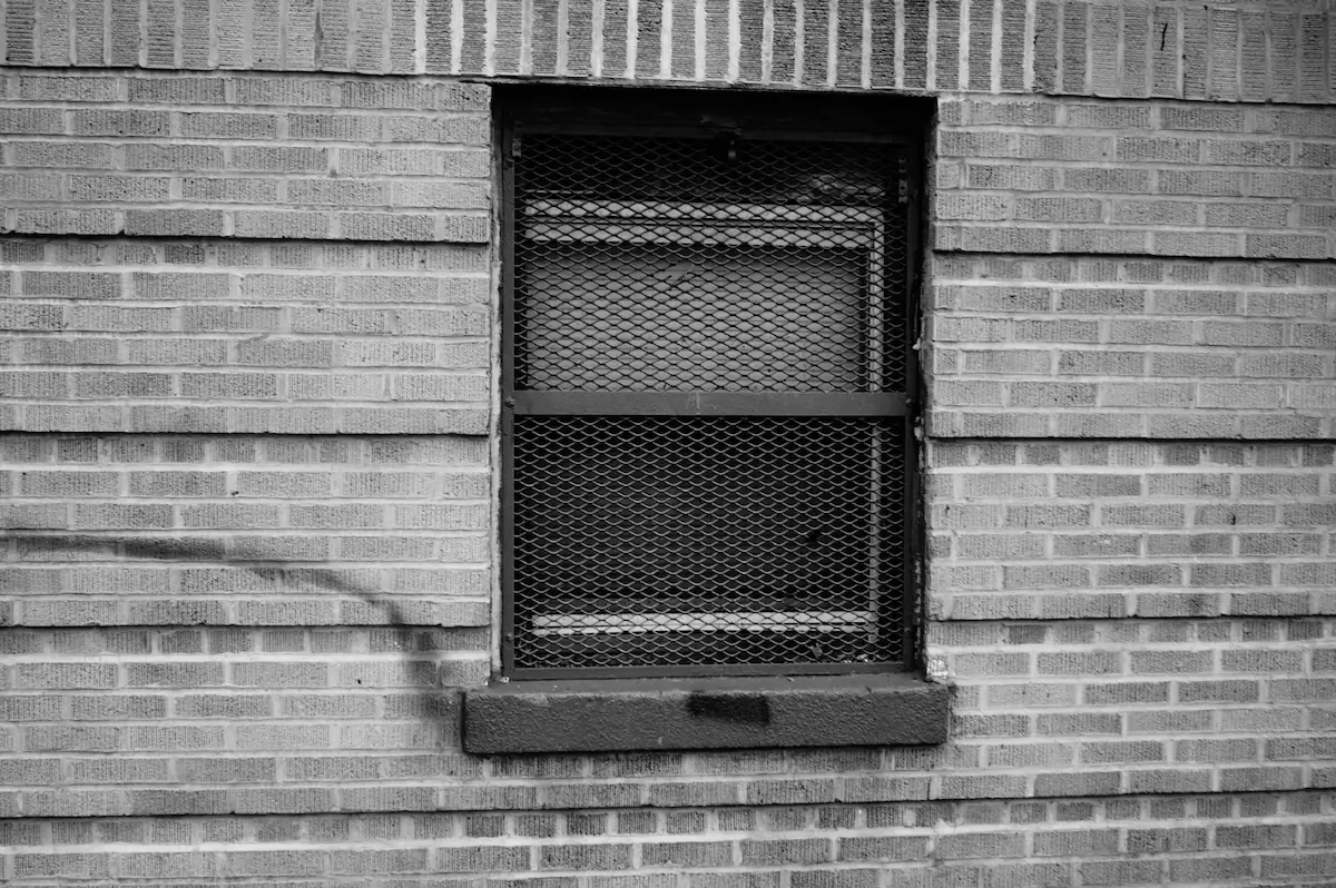 Lubang Angin dengan Kawat